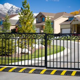 2 PCs 72'' Rubber Speed Bump 2 Channel 22000lbs Load Heavy Duty Speed Hump (Option: Multicolor)